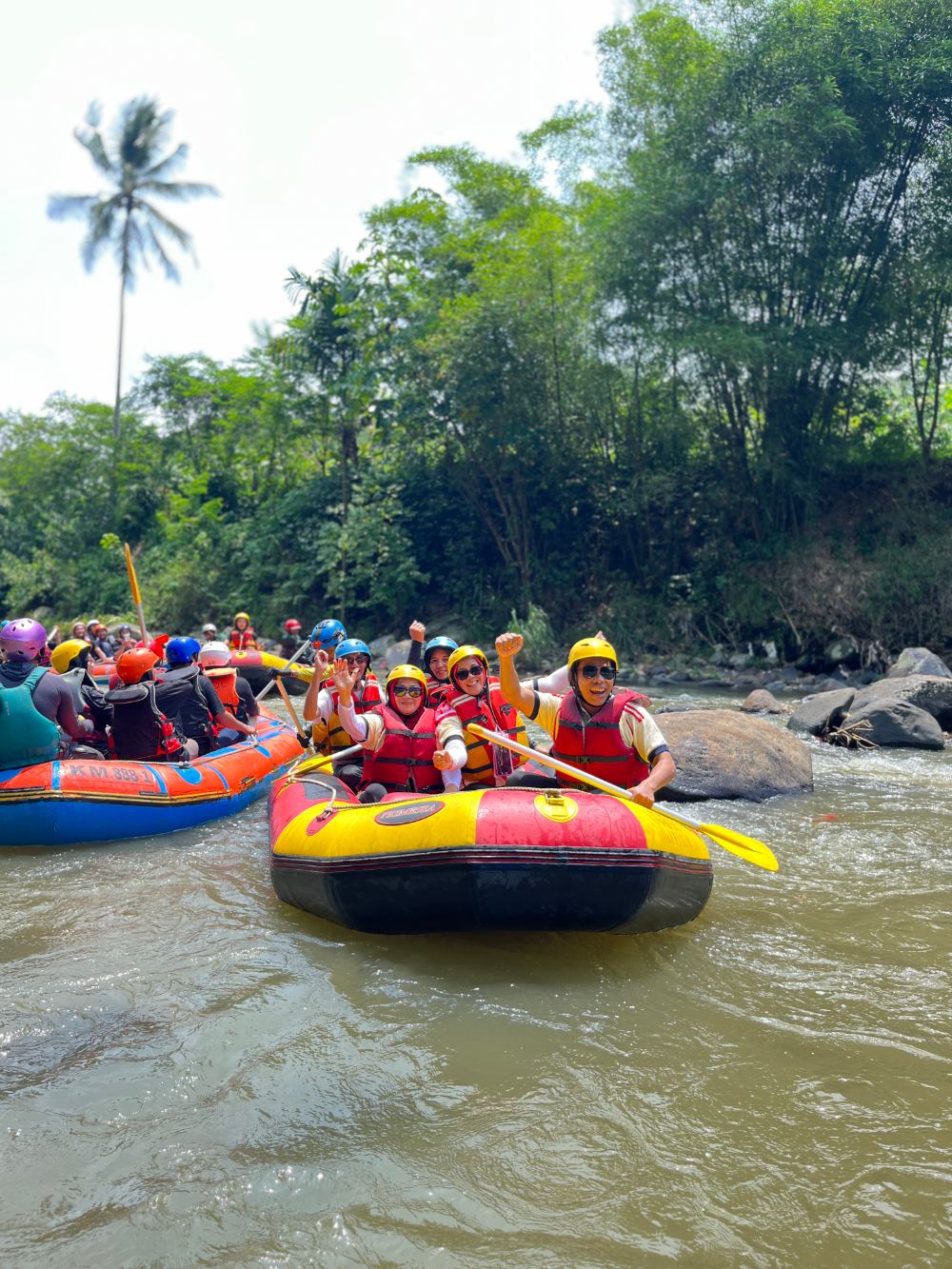 Rafting Bogor Sentul: Bangun Kekompakan Tim di Sungai Cisadane
