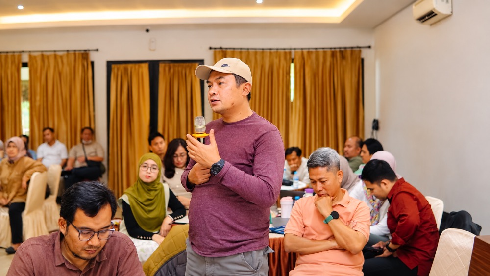 Kebersamaan tim dalam satu ruangan