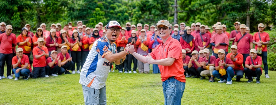 Permainan kelompok penuh tawa
