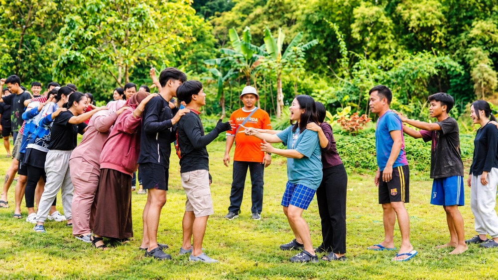     Satu Tim, Banyak Cerita