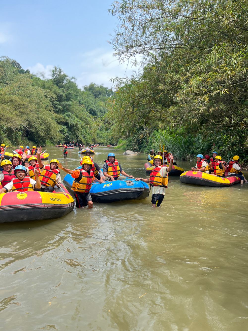 Rafting Bogor Puncak di Sungai Cisadane Caringin: Seru, Kompak, dan Berkesan