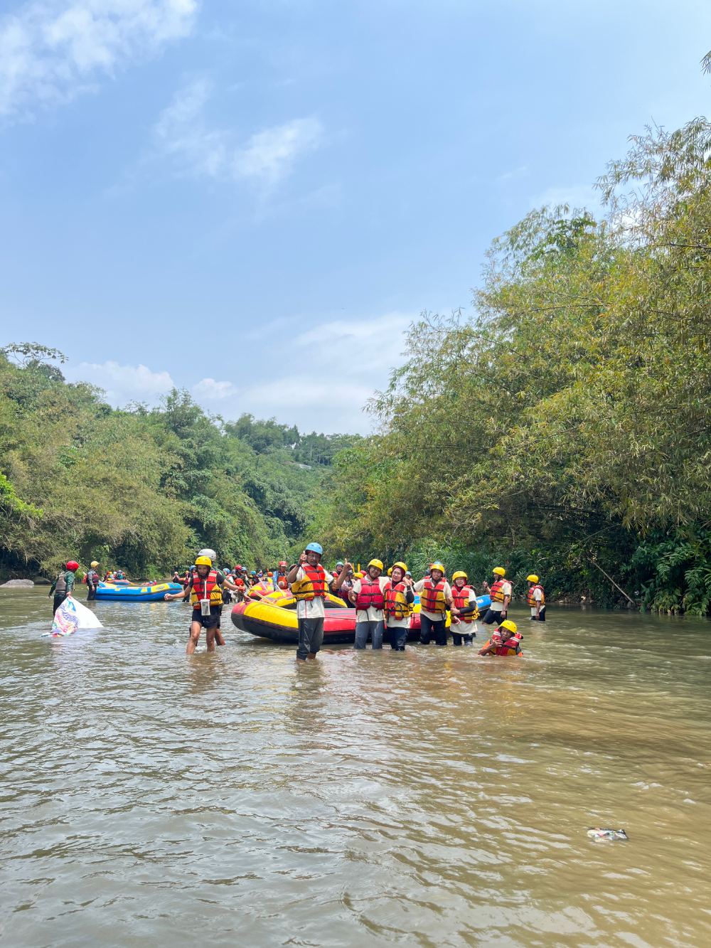 Rafting Caringin Bogor di Sungai Cisadane | Zonalam Adventure